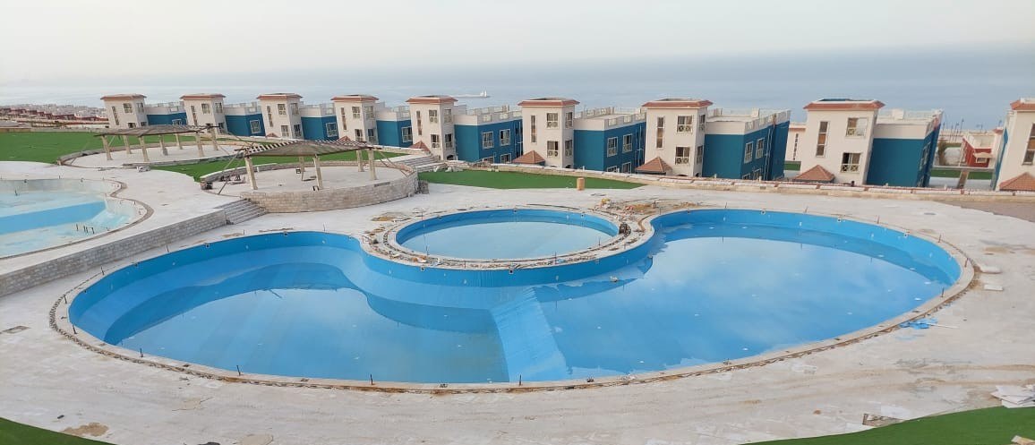 Circular feature pool under construction