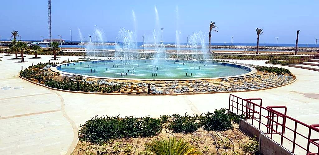 Coastal plaza with circular fountain feature